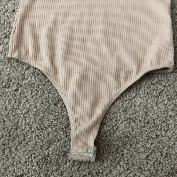 Drew Bodysuit XS NWT Sleeveless V-Neck Ribbed Cuban Sand Neutral Minimalist - Picture 6 of 10